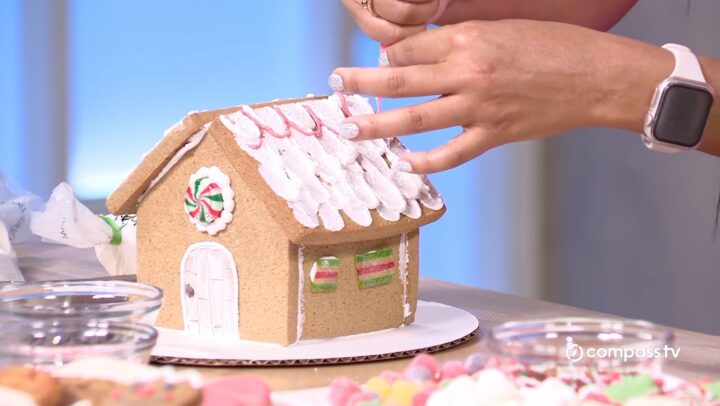 Gingerbread decorating with Brooke Soto