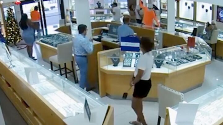 Rise in robberies prompts call for ban on masks in public